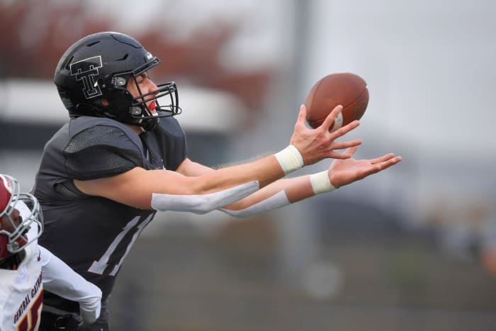 Tualatin.Central-Catholic.6A-football-final.Leon-Neuschwander.70
